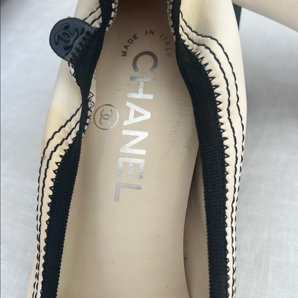 Chanel Black and White Women's Shoes - Picture 2 of 8